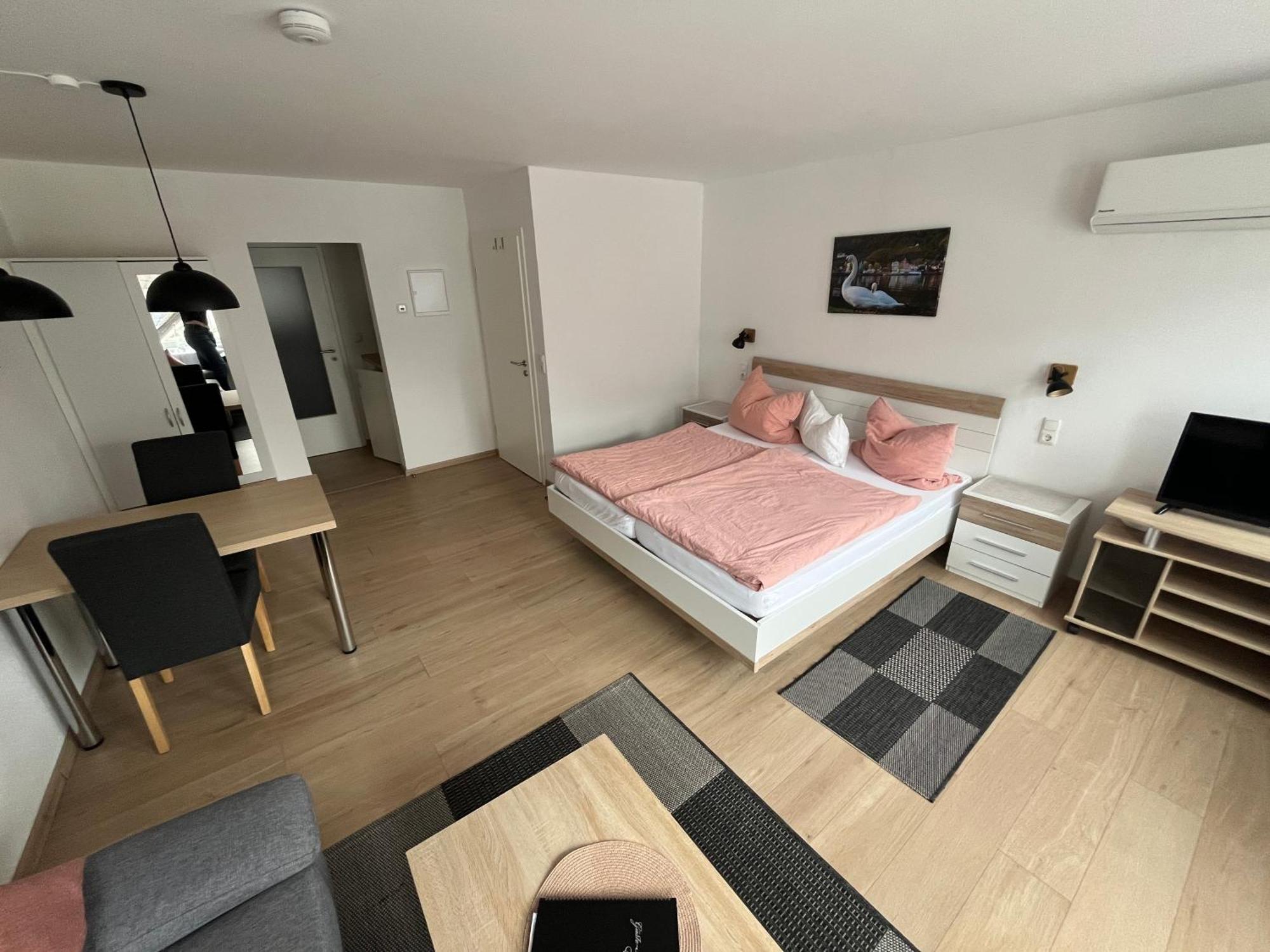 Ferienwohnungen Und Appartements - Haus Budinger Alf Esterno foto